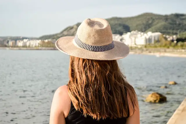 How To Wear A Straw Hat?