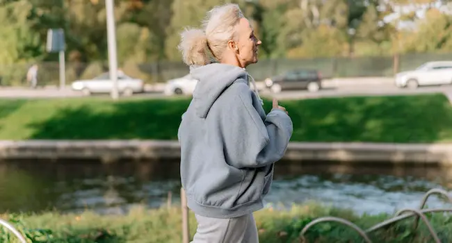 How To Style Gray Hoodie Women?