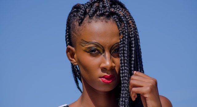 Some Ways To Style Goddess Knotless Braids With Beats.