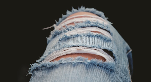 How To Style Ripped Jeans?