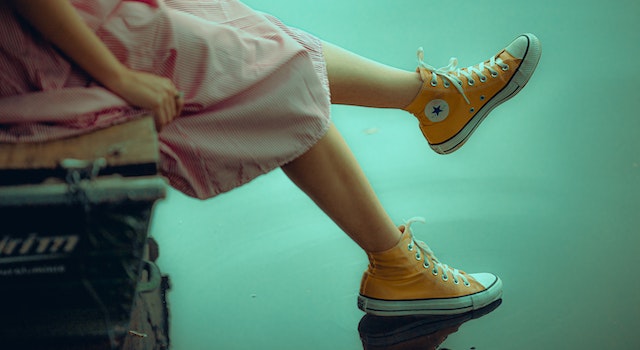 Some ideas on how to dress in yellow shoes?