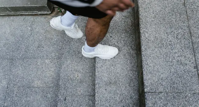 Stylish Ways to Wear Alexander Mcqueen Sneakers 👟 - wikiHow